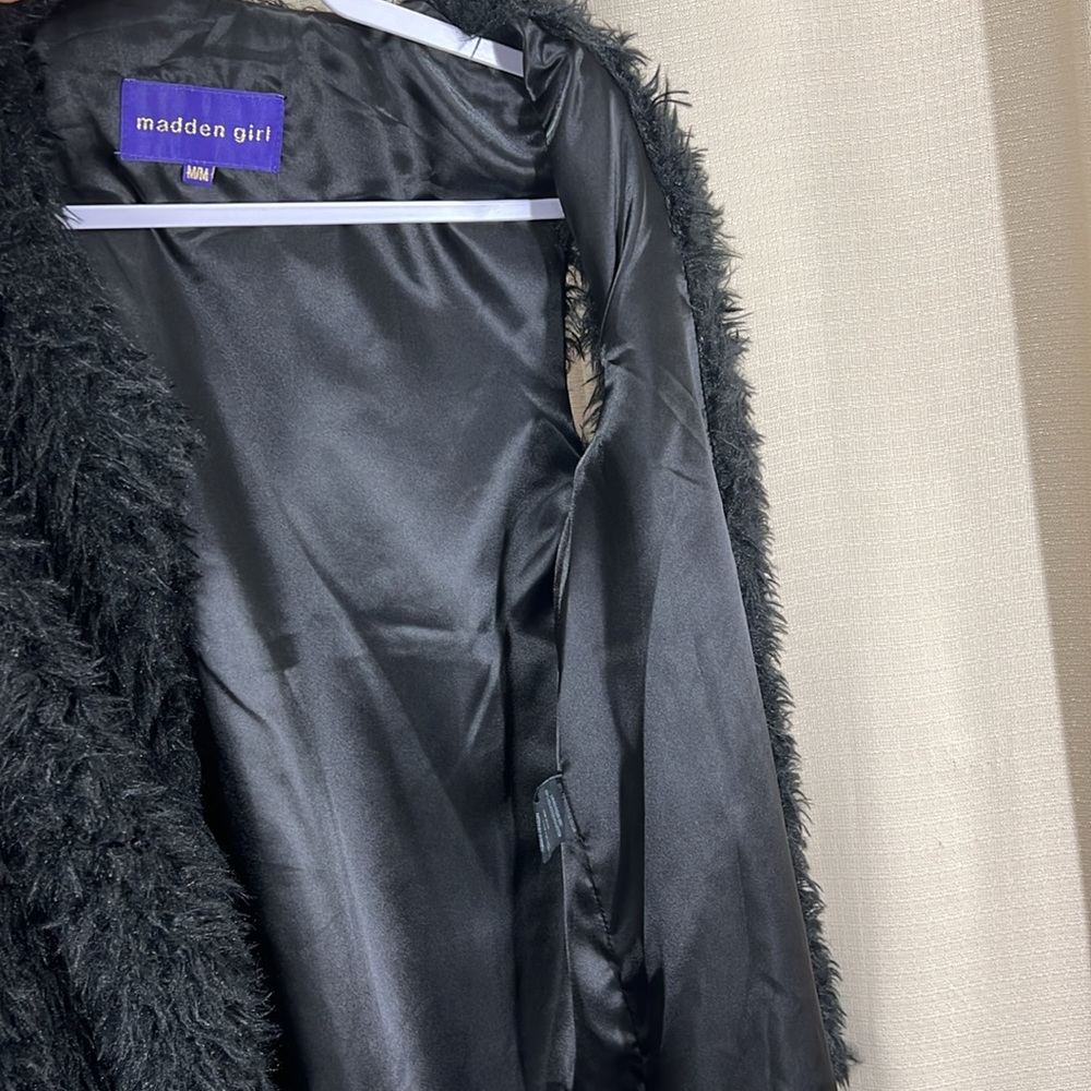 MADDEN GIRL faux fur black vest - Picture 11 of 16